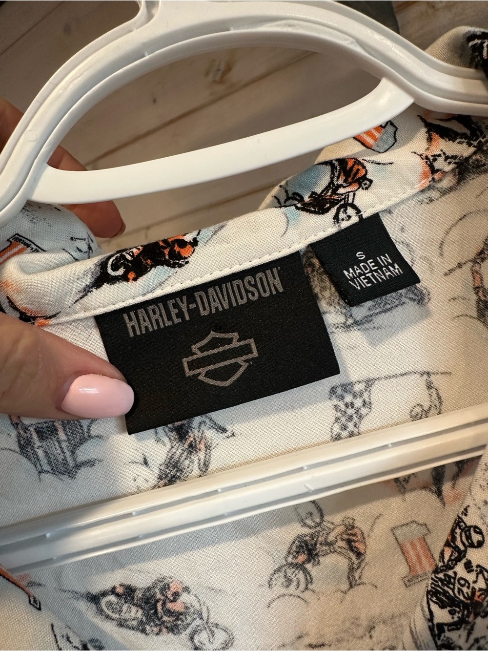 Harley Davidson | Women’s Twisty Aloha Short Sleeve Shirt - Picture 4 of 8